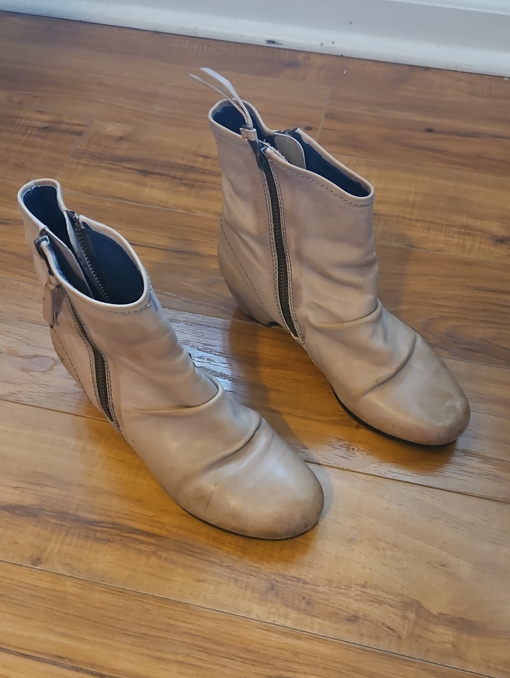 Kickers Beige Leather Ankle Booties with Side Zips